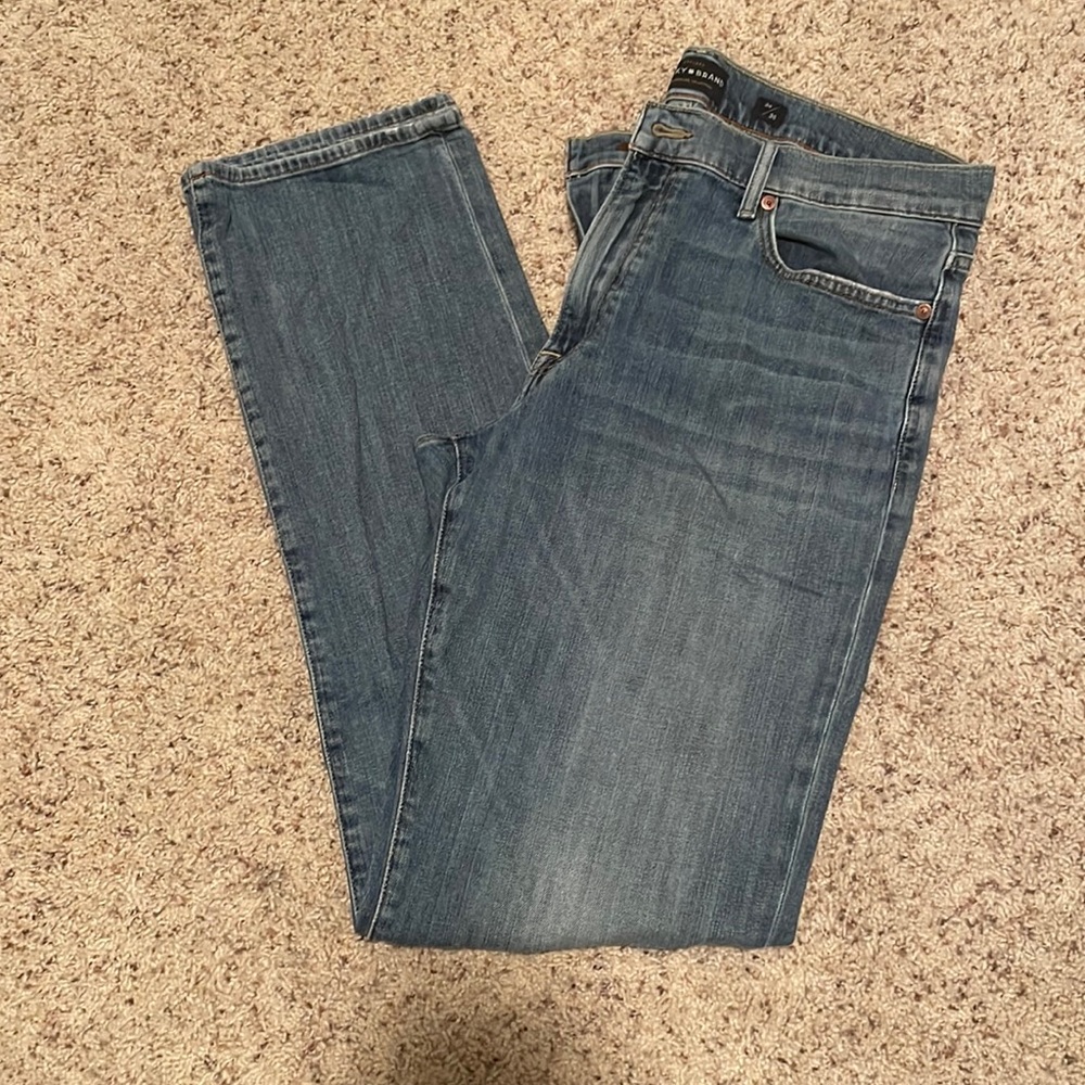Light wash Lucky Brand jeans. Style 363 straight. Size 36x36.